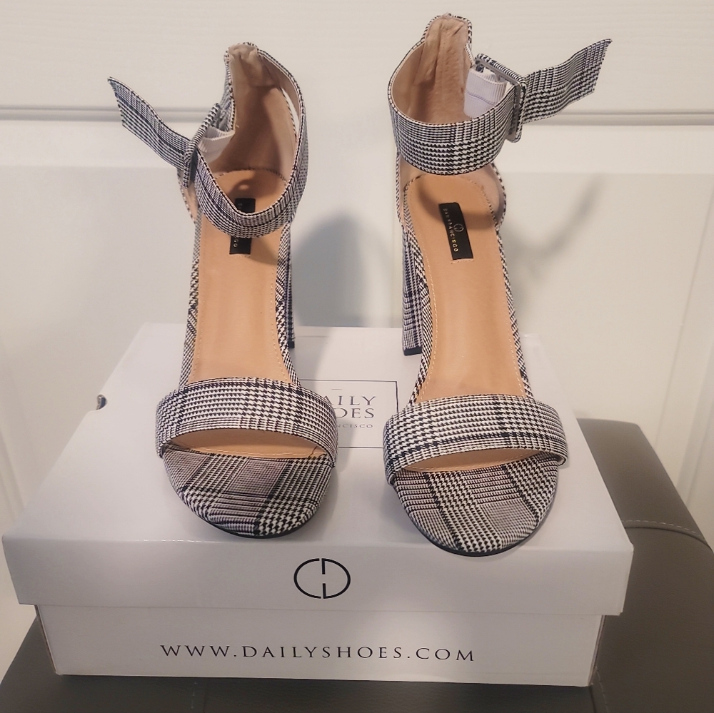 NWT Buckle Open Toe heels